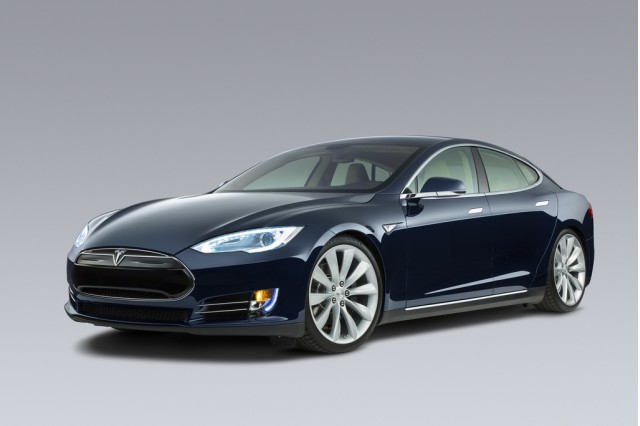Tesla recheamă în fabrică peste 120 000 de mașini model S
