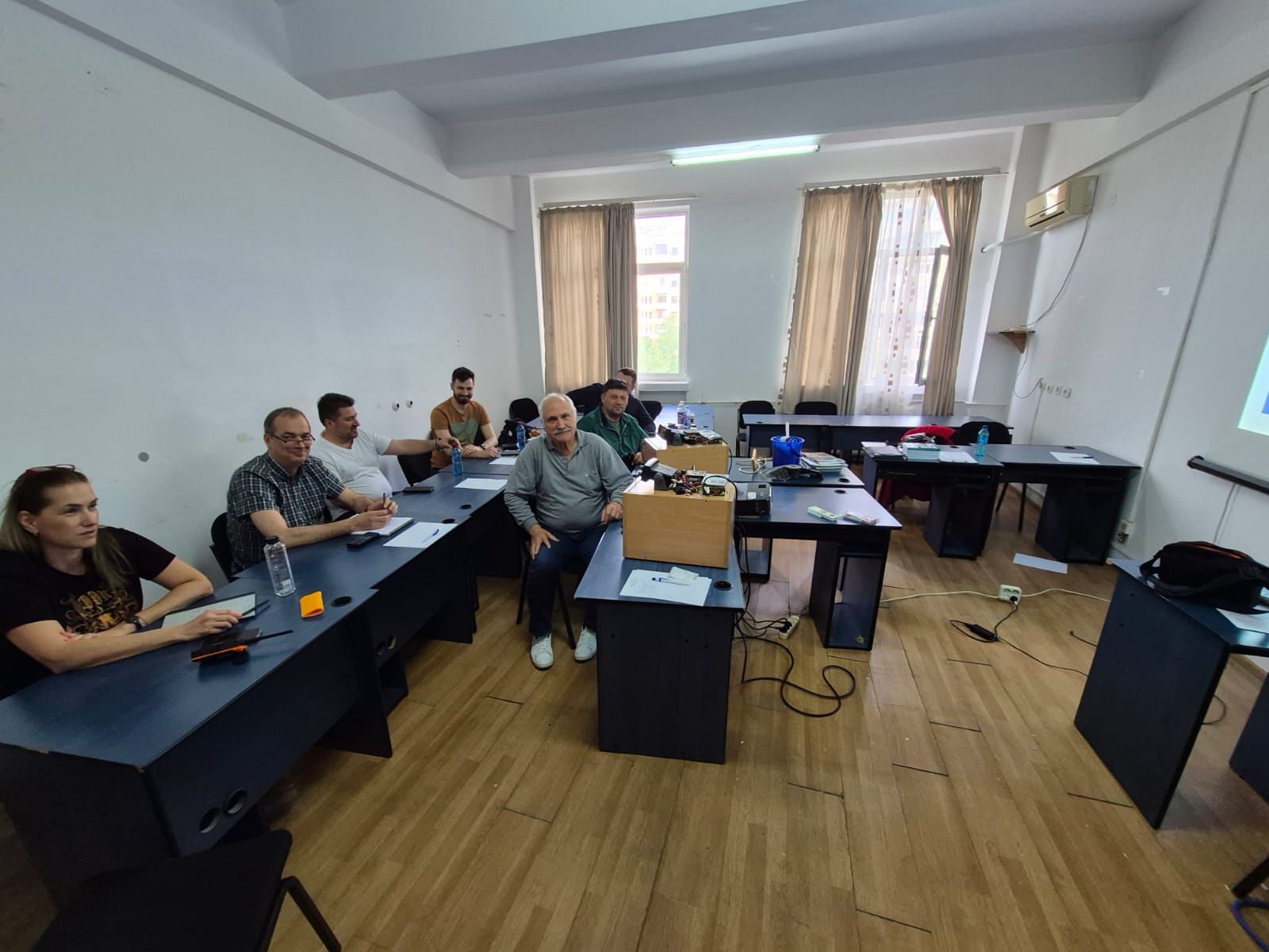 LRC – GMDSS: certificarea esențială pentru navigație sigură. Cum îi pregătește Enjoy Driving pe cursanți pentru comunicarea maritimă