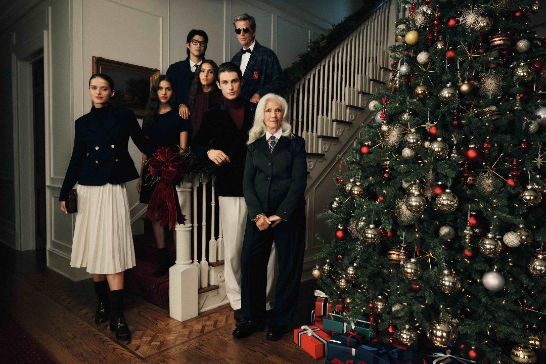 Tommy Hilfiger remixează tradiția și prezintă campania „A Hilfiger Holiday”