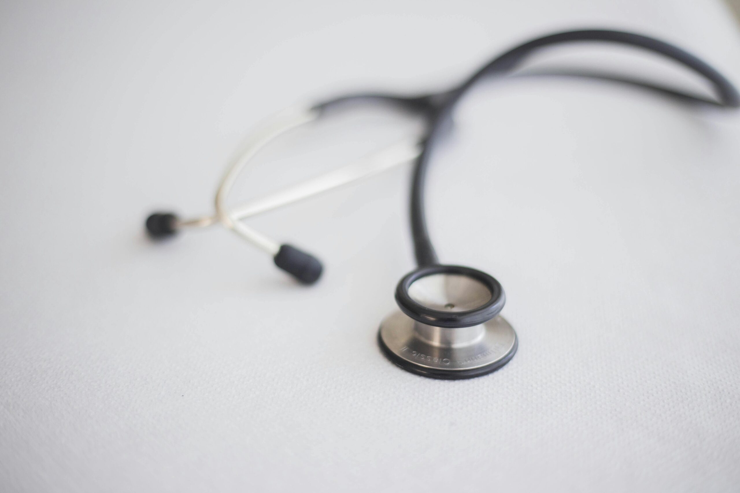 Mituri frecvente despre tratamentele pentru hemoroizi – adevărul medical