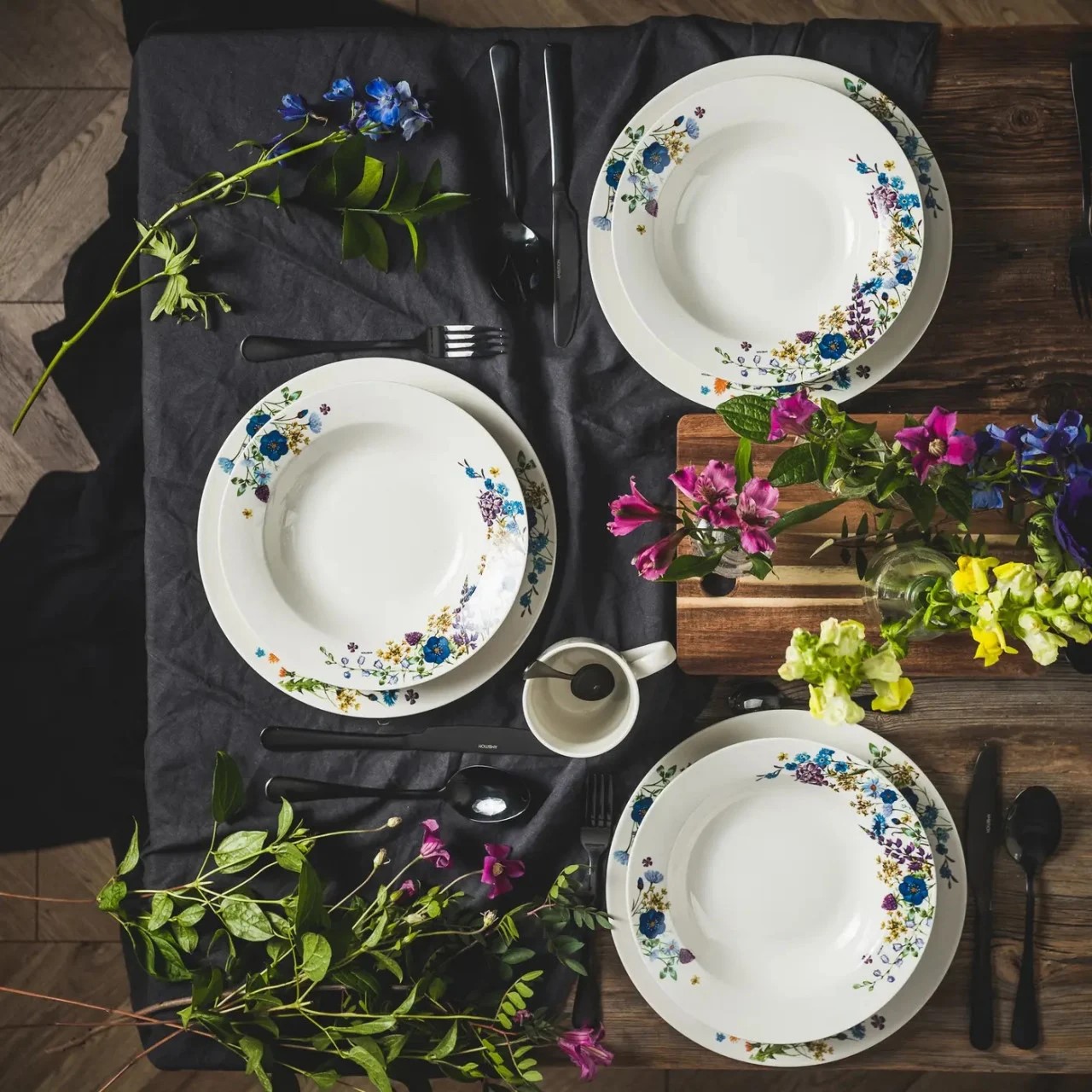 De la simplitate la eleganță: află cum poți amenaja masa în stil Bridgerton de la Dajar Magazin