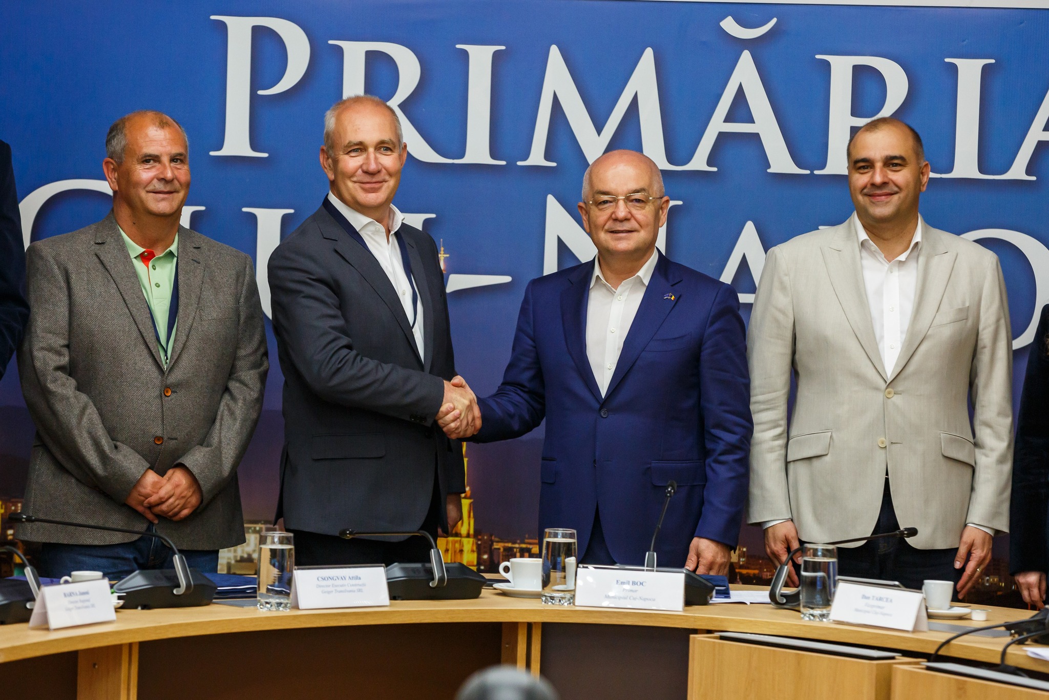 Emil Boc a semnat contractul pentru construirea noului Pod Garibaldi